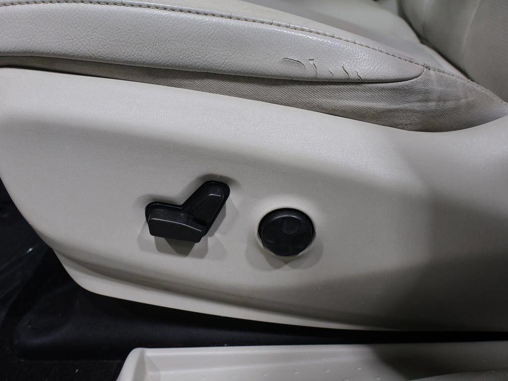 Used 2021 Chrysler Pacifica Touring-L FWD image 18