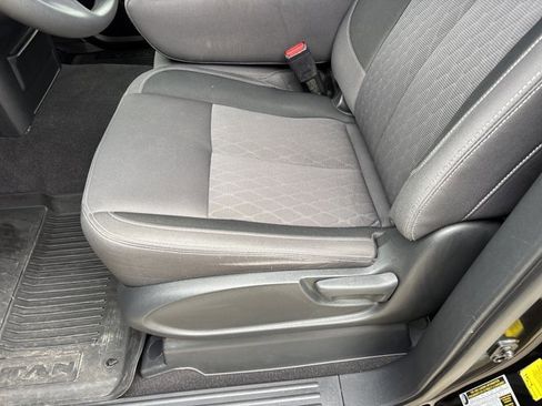 Used 2023 Nissan Titan SV w/ Accessory Utility Package image 17