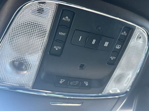 Used 2014 Jeep Grand Cherokee Overland image 22