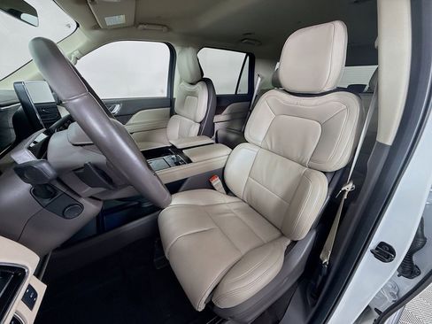 Used 2024 Lincoln Navigator Premiere image 21