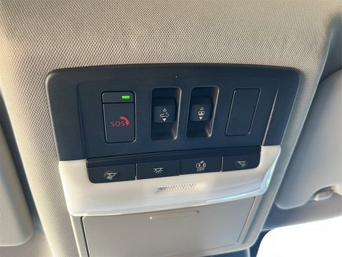 Certified 2025 Nissan Rogue Platinum w/ Tech Package image 24