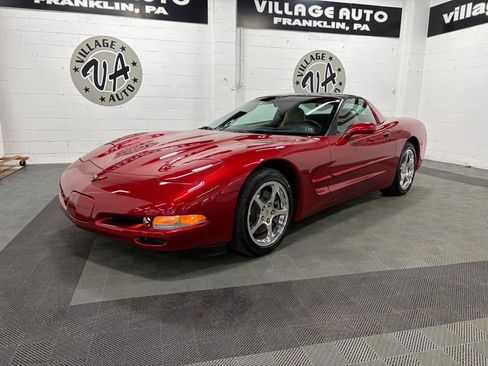 Used 2004 Chevrolet Corvette Coupe w/ Roof Package RWD image 10