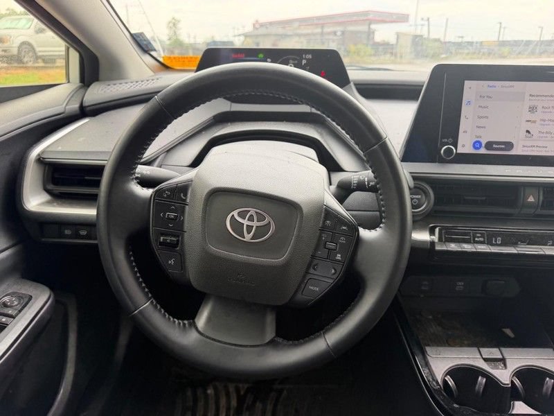 Used 2025 Toyota Prius LE FWD image 9