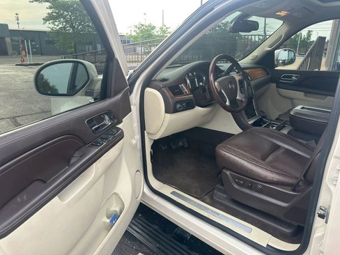 Used 2013 Cadillac Escalade Platinum AWD/4WD image 10