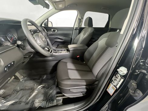 Used 2023 Kia Sorento LX FWD image 19