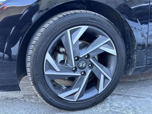 Used 2025 Hyundai Elantra SEL image 9