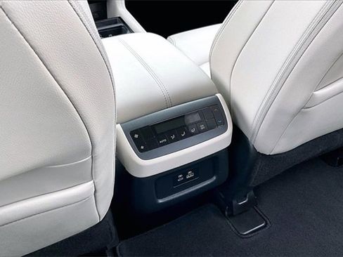 Used 2024 Nissan Pathfinder SL image 10