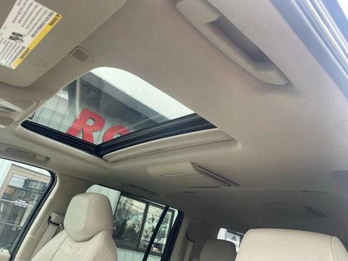 Used 2019 Cadillac Escalade ESV Luxury image 18