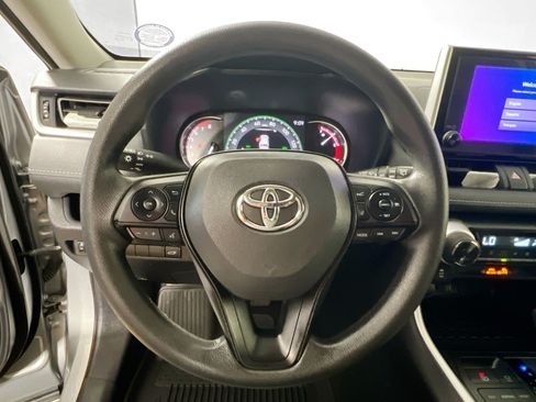 Used 2025 Toyota RAV4 XLE w/ Convenience Package FWD image 17