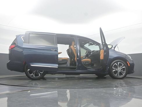 Used 2022 Chrysler Pacifica Pinnacle FWD image 62