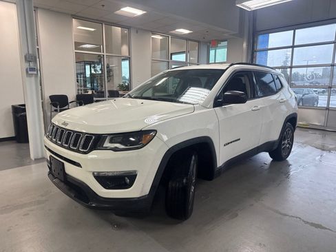 Used 2017 Jeep Compass Latitude FWD image 13