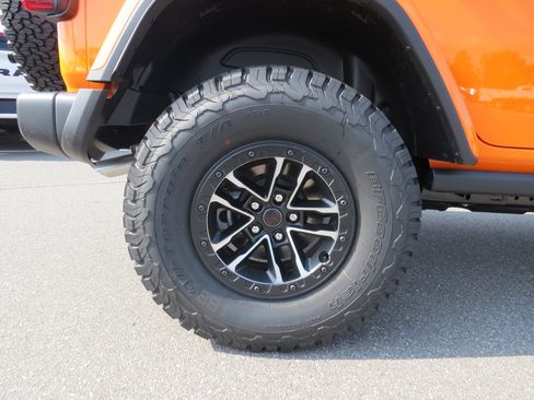 New 2025 Jeep Wrangler Unlimited Rubicon w/ XTREMEE 35" Tire Package image 11