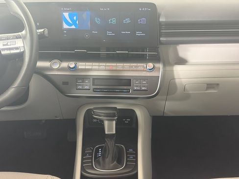 Used 2025 Hyundai Kona SEL AWD/4WD image 2