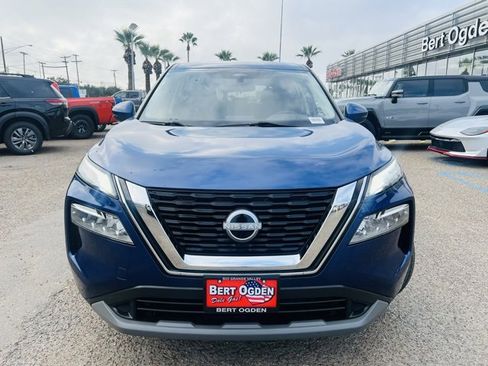 Used 2022 Nissan Rogue SV image 2