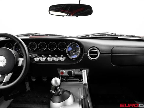Used 2005 Ford GT RWD image 27