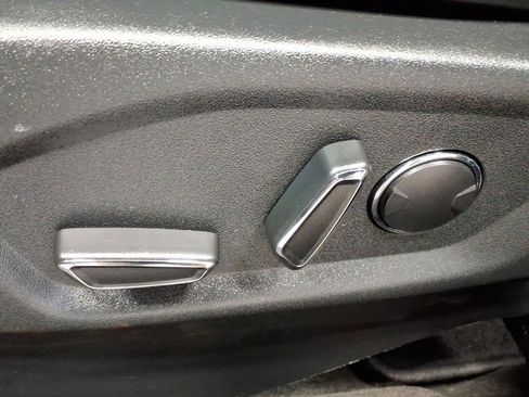 Used 2017 Ford Explorer XLT w/ Equipment Group 202A image 20