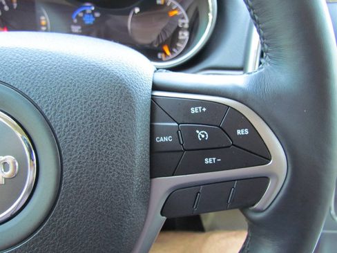 Used 2018 Jeep Grand Cherokee Limited RWD image 23