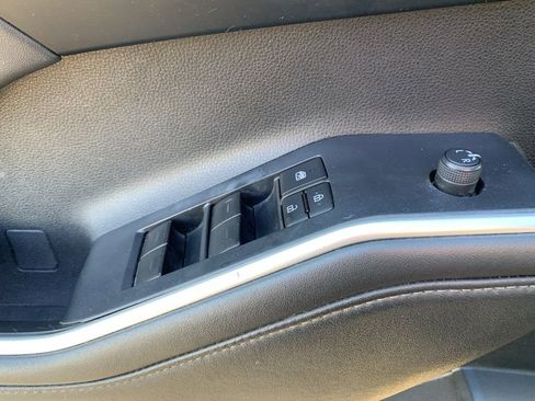 Used 2022 Toyota Highlander XLE image 12