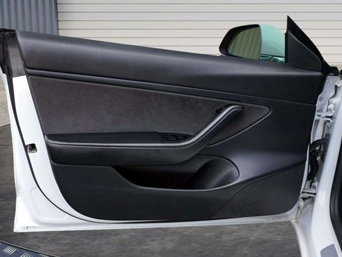 Used 2019 Tesla Model 3 Standard Range RWD image 12