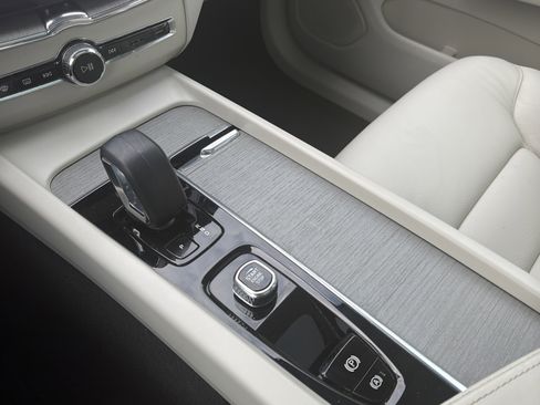 Certified 2023 Volvo XC60 B5 Plus w/ Climate Package image 26