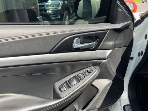 Used 2021 Nissan Maxima 3.5 SV w/ Floor Mat Group FWD image 10