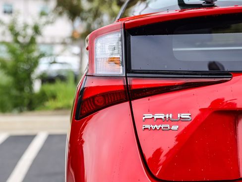 Used 2019 Toyota Prius XLE AWD/4WD image 7