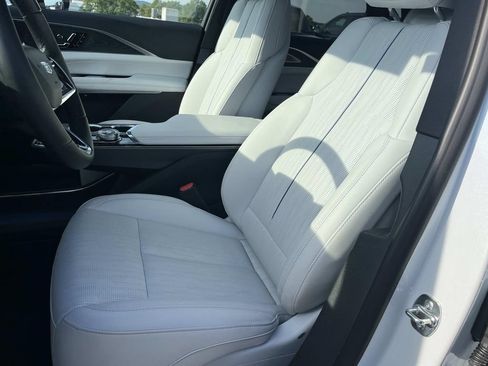 Used 2026 Cadillac Lyriq Signature Sport AWD/4WD image 32