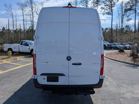 Used 2024 Mercedes-Benz Sprinter 2500 image 5