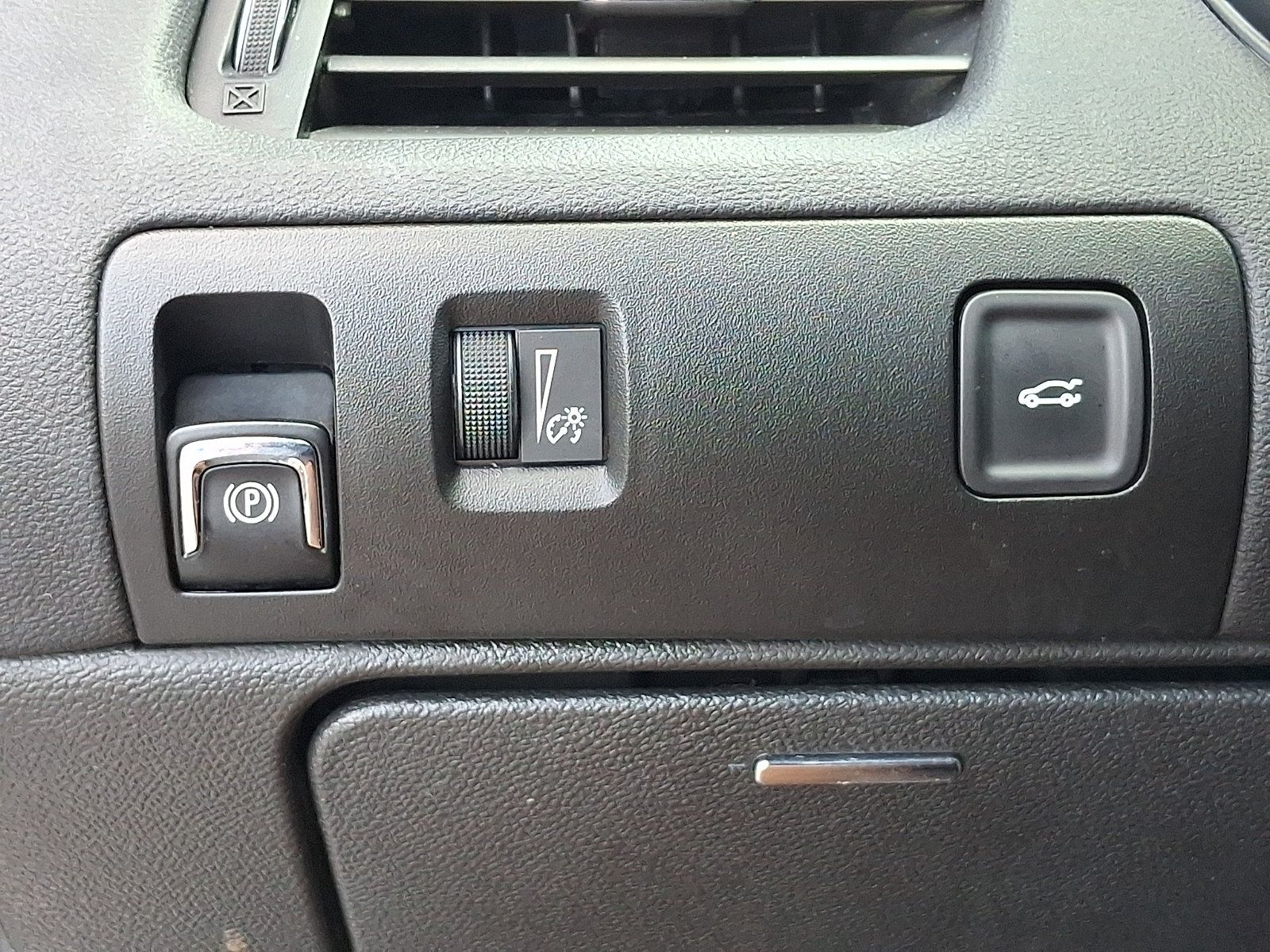 Used 2016 Chevrolet Impala LT FWD image 21