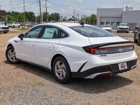 New 2026 Hyundai Sonata SE FWD image 2