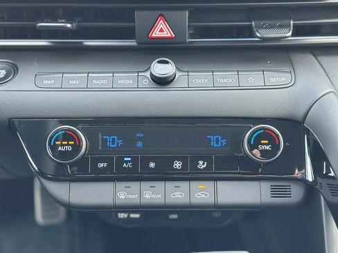 New 2025 Hyundai Elantra SEL image 15