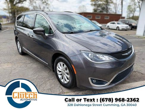 Used 2017 Chrysler Pacifica Touring-L image 3