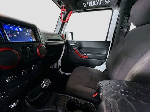Used 2015 Jeep Wrangler Sport image 31