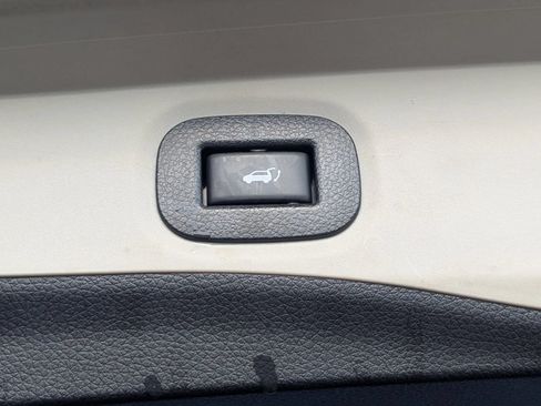 Used 2019 Nissan Rogue SV FWD image 14