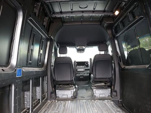 Used 2023 Mercedes-Benz Sprinter 2500 image 25