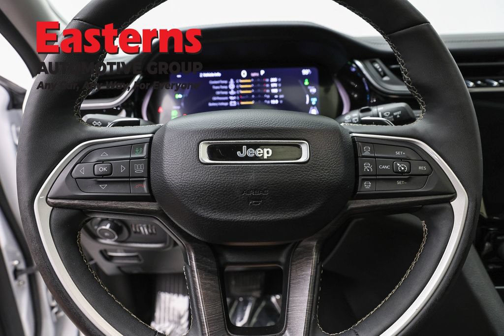Used 2022 Jeep Grand Cherokee Limited 4xe w/ Luxury Tech Group II AWD/4WD image 11