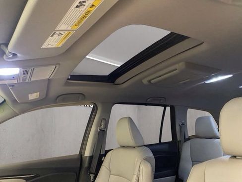 Used 2018 Honda Pilot Touring image 4