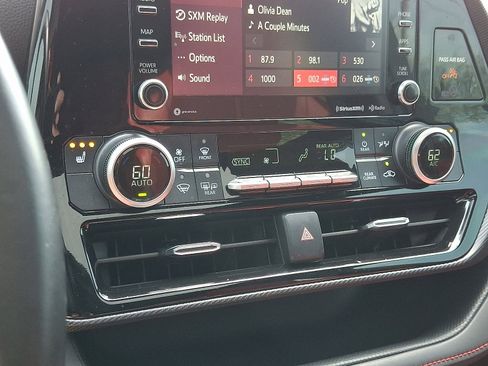 Certified 2021 Toyota Highlander XSE image 19