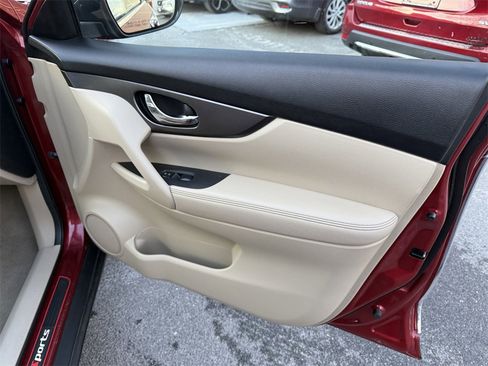 Used 2015 Nissan Rogue S image 25