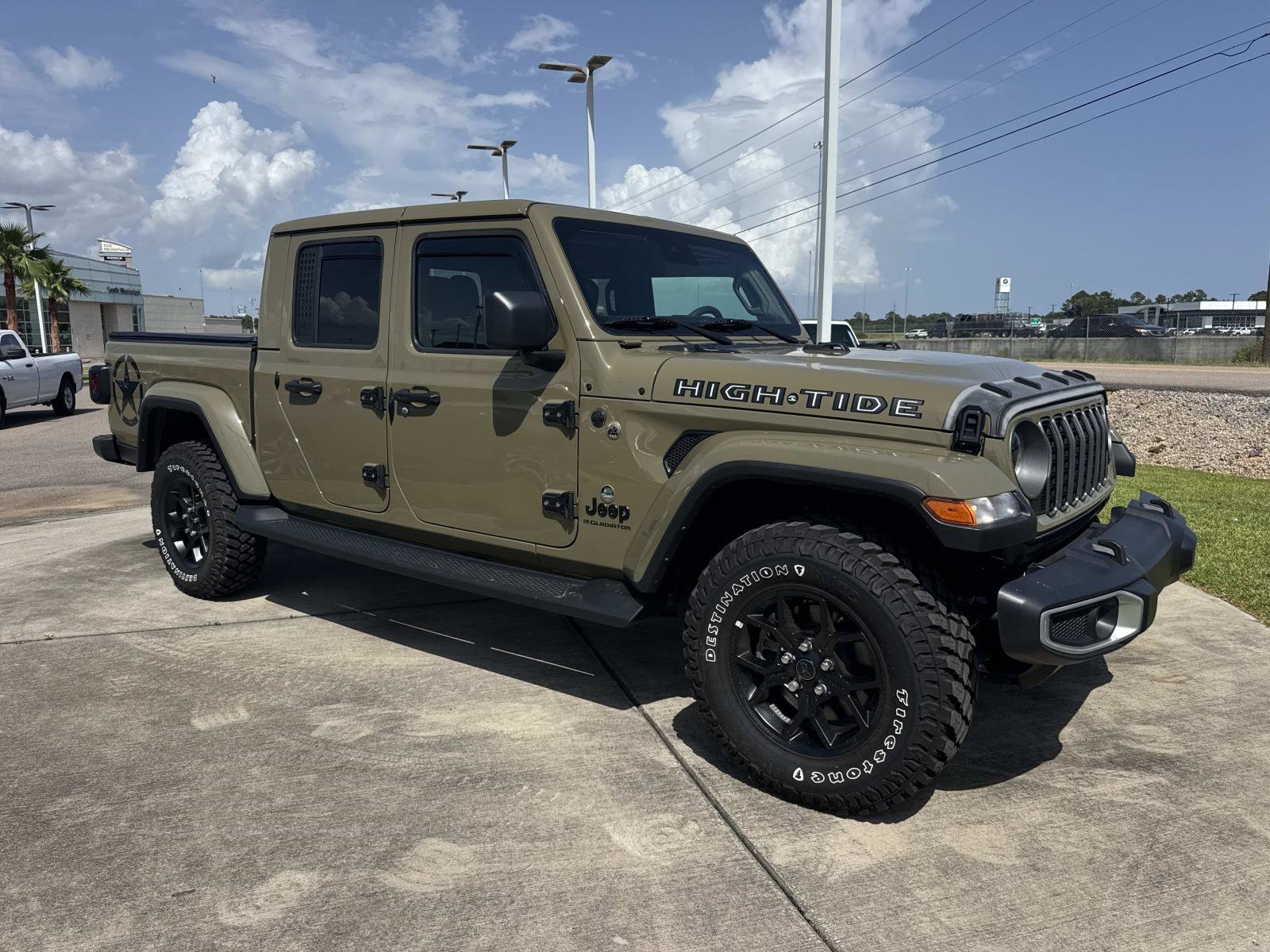 Used 2025 Jeep Gladiator Sport AWD/4WD image 3