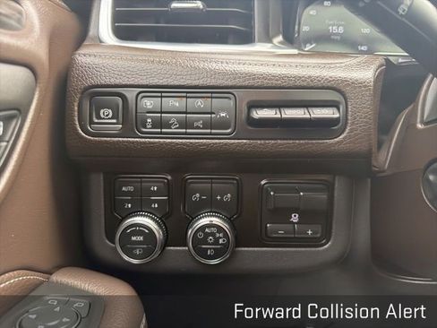 Used 2024 GMC Yukon Denali w/ Advanced Technology Package AWD/4WD image 40