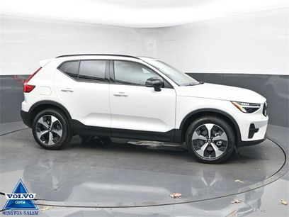 New 2026 Volvo XC40 B5 Core w/ Climate Package