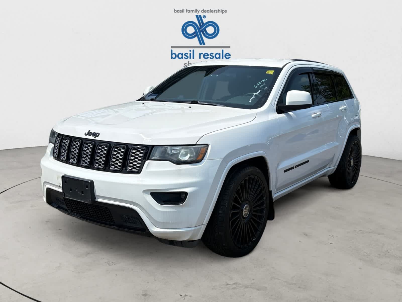 Used 2017 Jeep Grand Cherokee Altitude AWD/4WD image 2