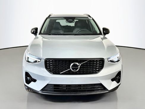 Used 2026 Volvo XC40 B5 Plus AWD/4WD image 2