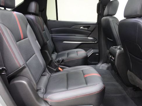 Used 2025 Chevrolet Traverse RS AWD/4WD image 29