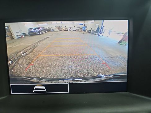 Used 2024 GMC Terrain SLE w/ Driver Convenience Package FWD image 29