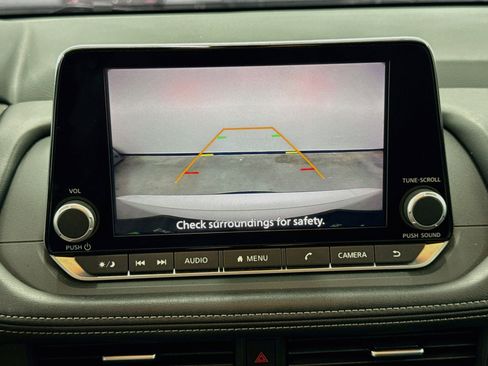 Used 2025 Nissan Rogue SV FWD image 22