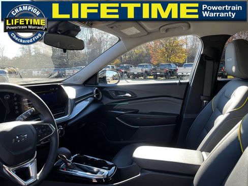 Used 2024 Chevrolet Trax ACTIV w/ Driver Confidence Package image 16