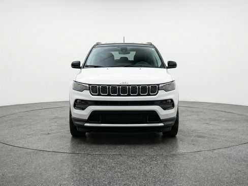 Used 2025 Jeep Compass Limited image 2