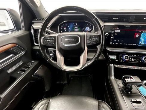 Used 2023 GMC Sierra 1500 Denali w/ Technology Package AWD/4WD image 4